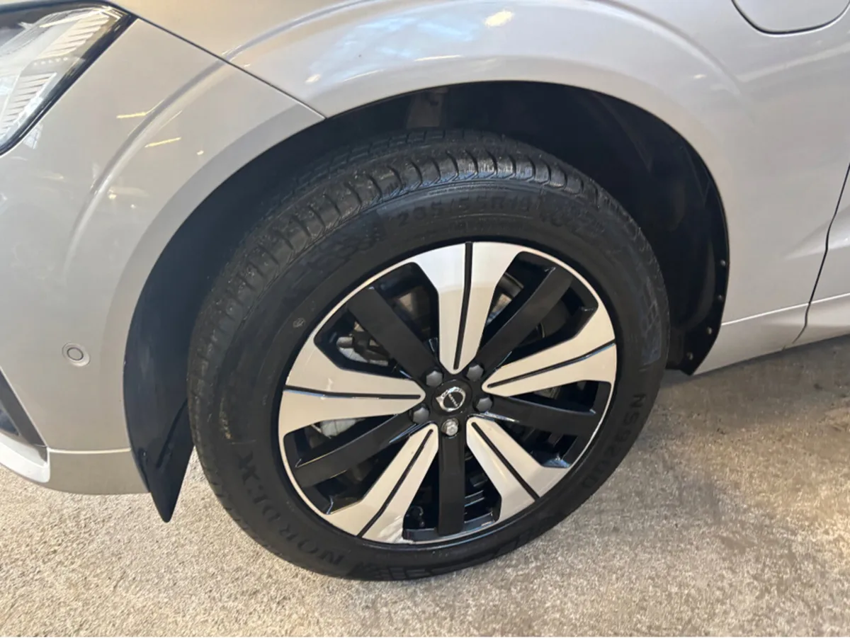 Volvo XC60 T6 PHEV PLUS DARK AWD 5DR AUTO - Image 4