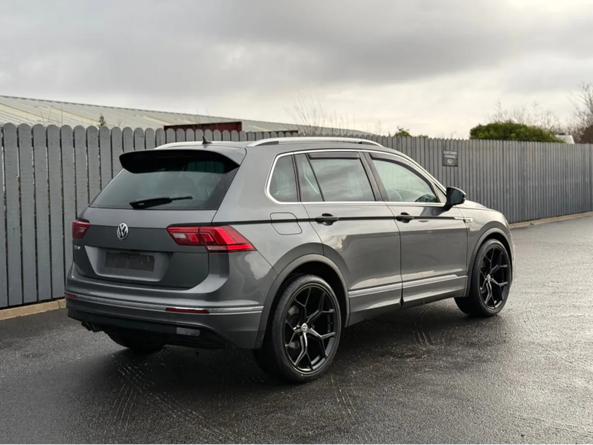 Volkswagen Tiguan 2019 Volkswagen Tiguan R-Line - Image 4