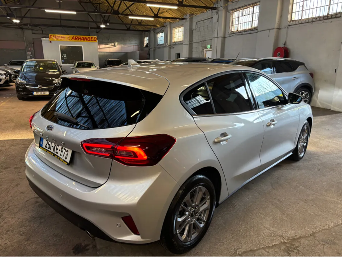 Ford Focus TITANIUM 5DR 1.0T 125 MHE - Image 4
