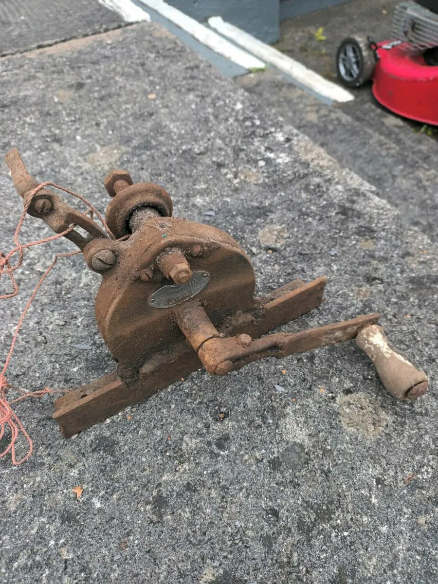 Champion Company Tool - Image 1