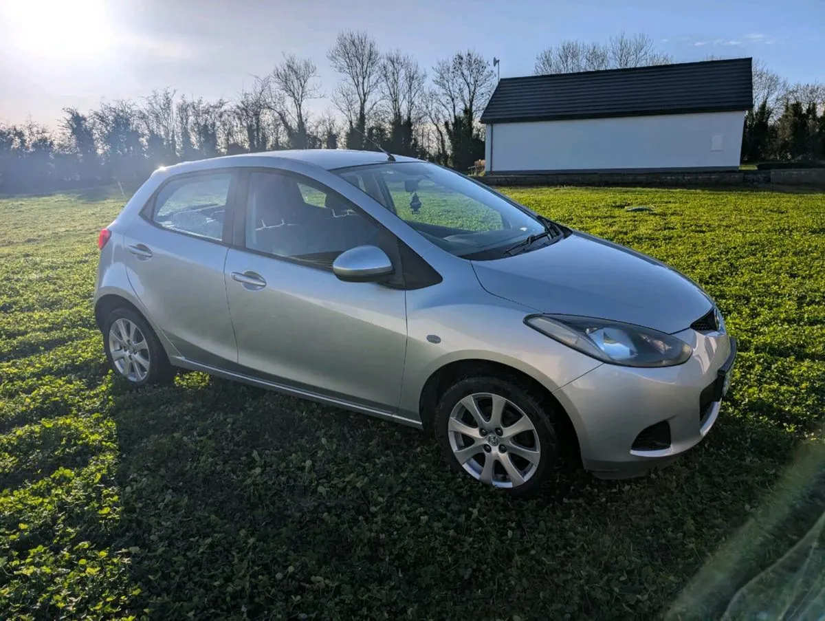Mazda 2 2010 - Image 2