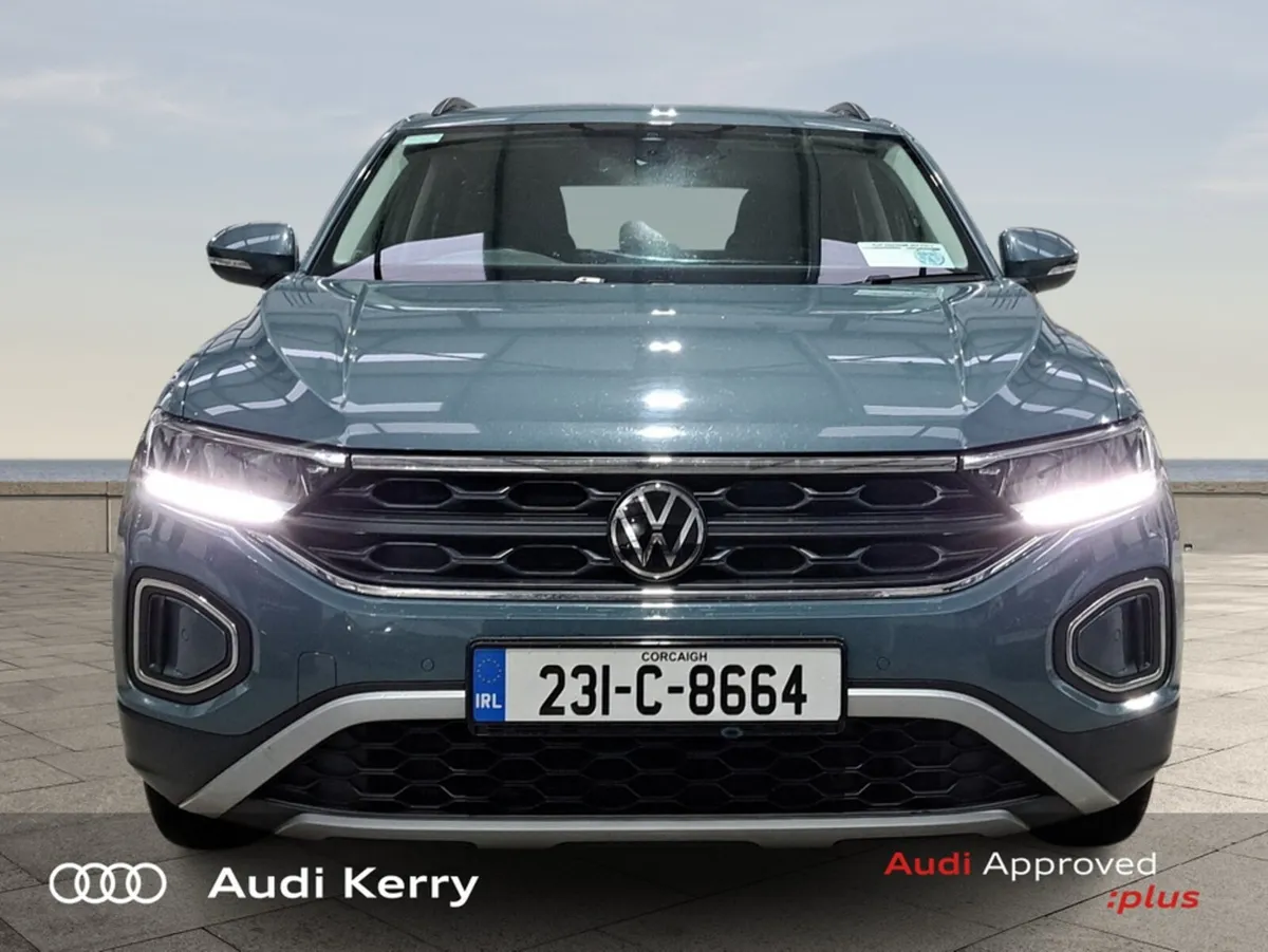 Volkswagen T-Roc LIFE 2.0 TDI 116HP WITH HEATED SE - Image 2