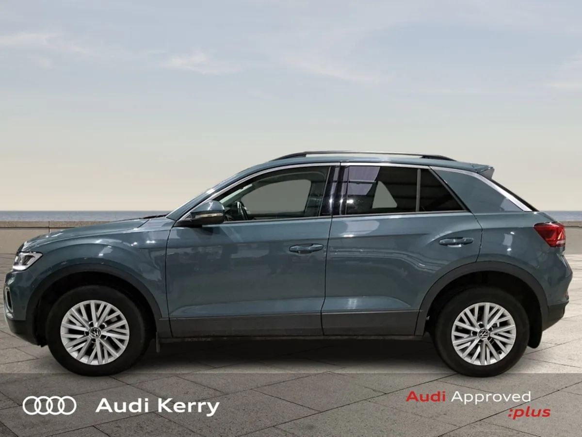 Volkswagen T-Roc LIFE 2.0 TDI 116HP WITH HEATED SE - Image 4