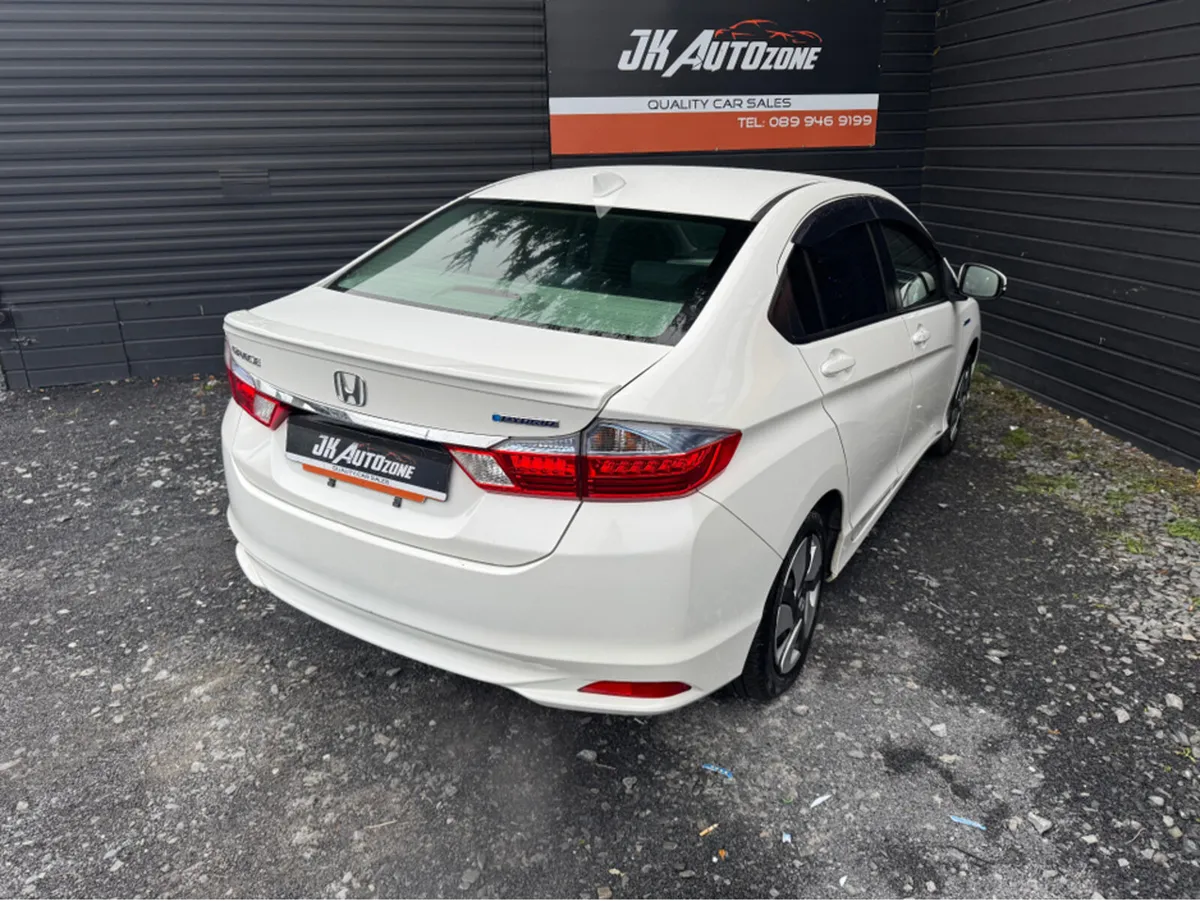 Honda Grace 1.5 HYBRID AUTO - Image 4