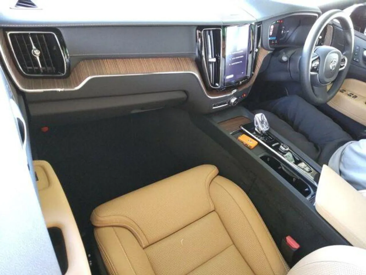 Volvo XC60 Volvo XC60 T6 Ultimate Plug in Hybrid - Image 3