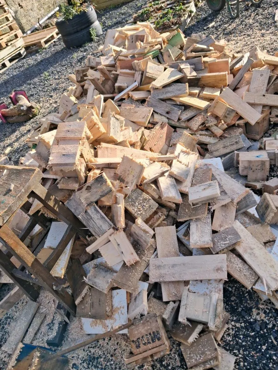 Bags of pallet blocks and off cuts. 🔥 - Image 2