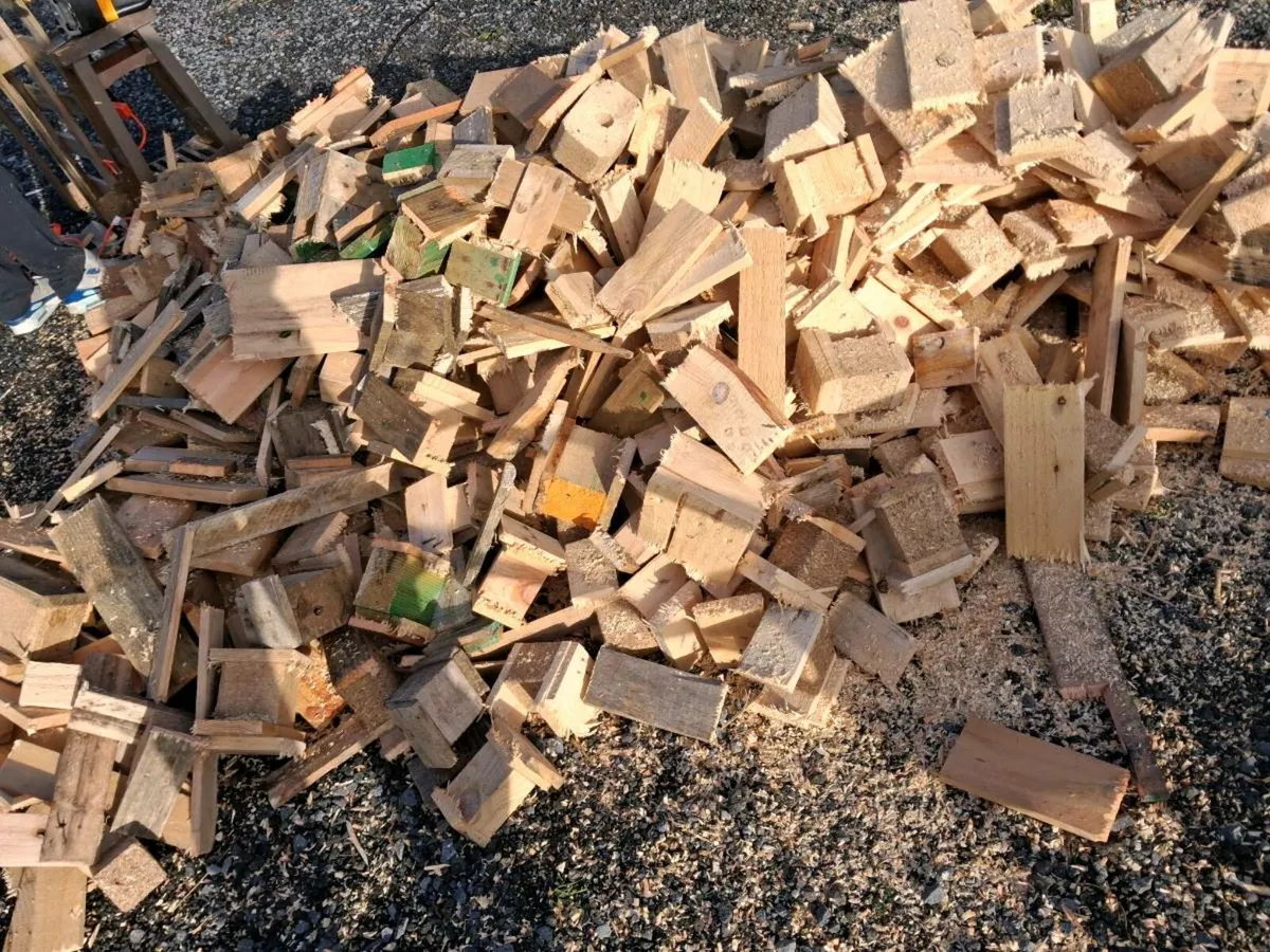 Bags of pallet blocks and off cuts. 🔥 - Image 3