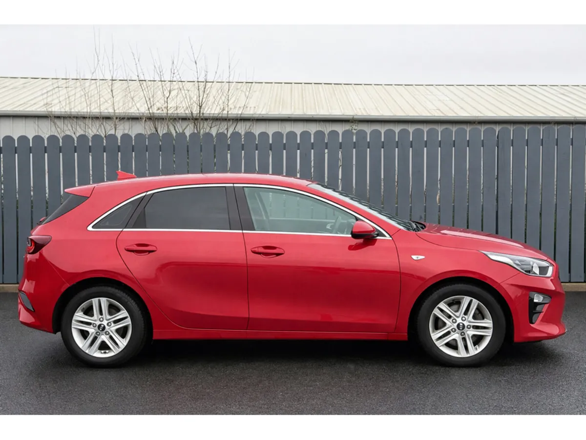 Kia Ceed 2022 KIA CEED 1.6 DIESEL MHEV - Image 2