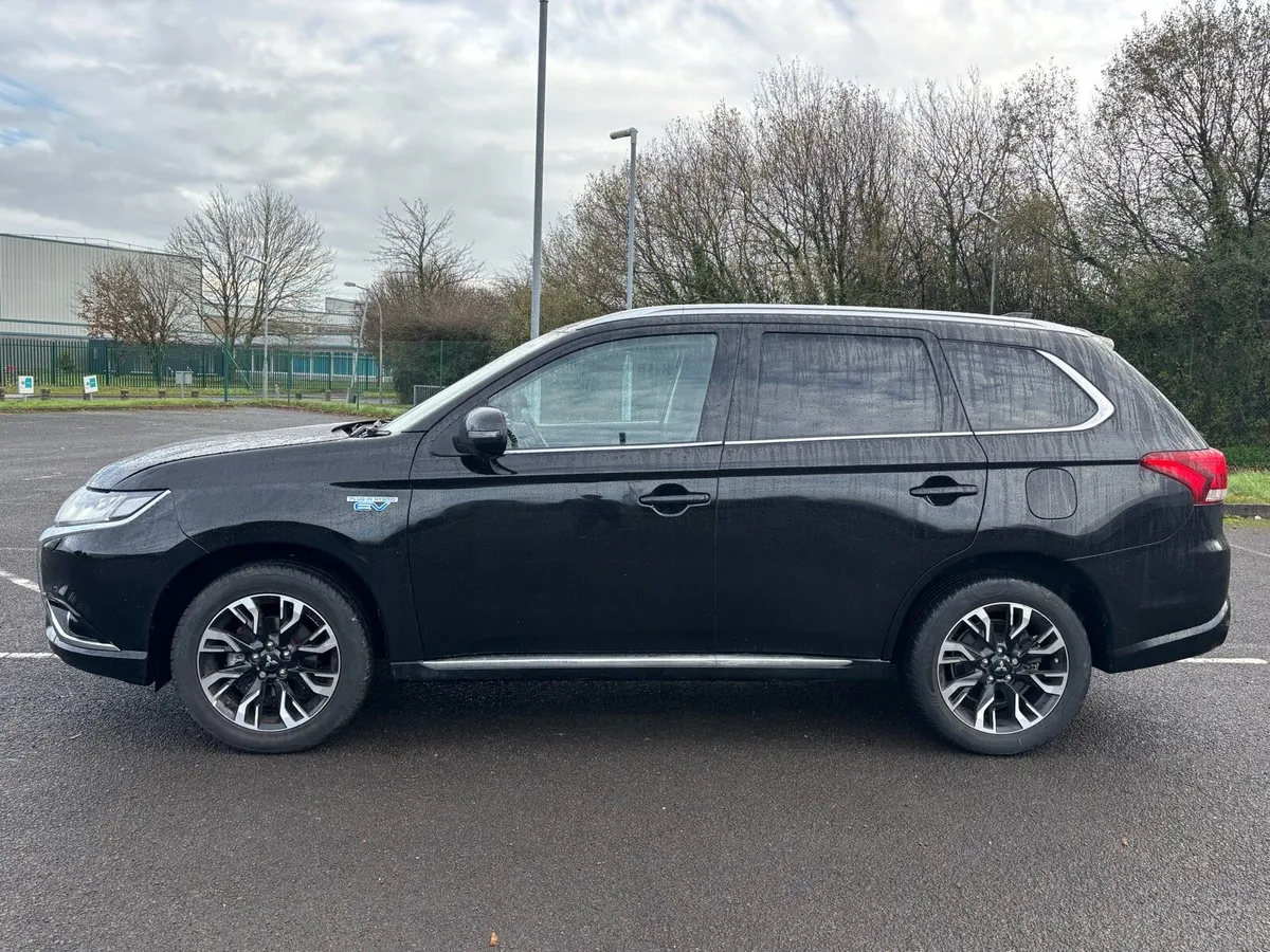 MITSUBISHI OUTLANDER *LOW MILLAGE NEW NCT* - Image 3