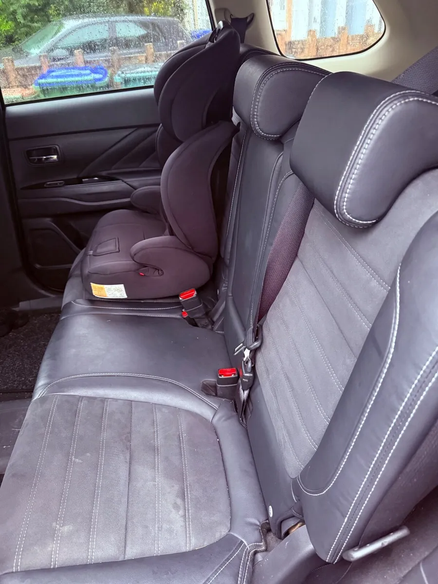 Mitsubishi Outlander 2017 PHEV PLUG IN HYBRID SUV - Image 2