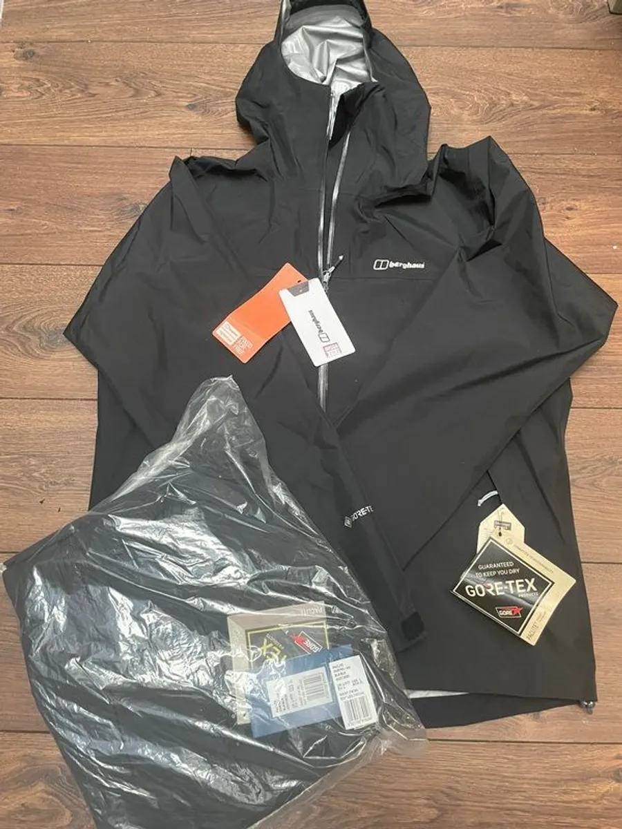 Jacket  Trouser rainproof set- Hiking - Image 1