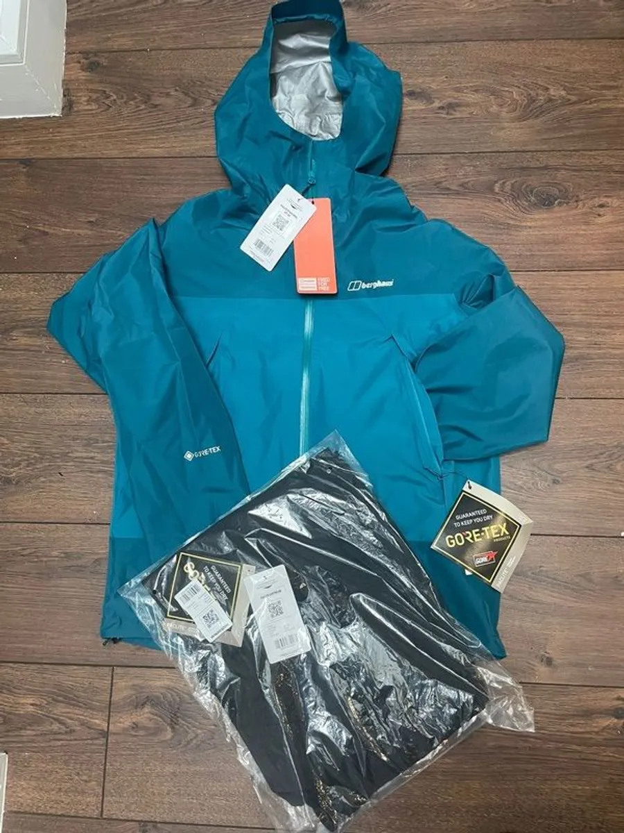 Jacket  Trouser rainproof set- Hiking - Image 2