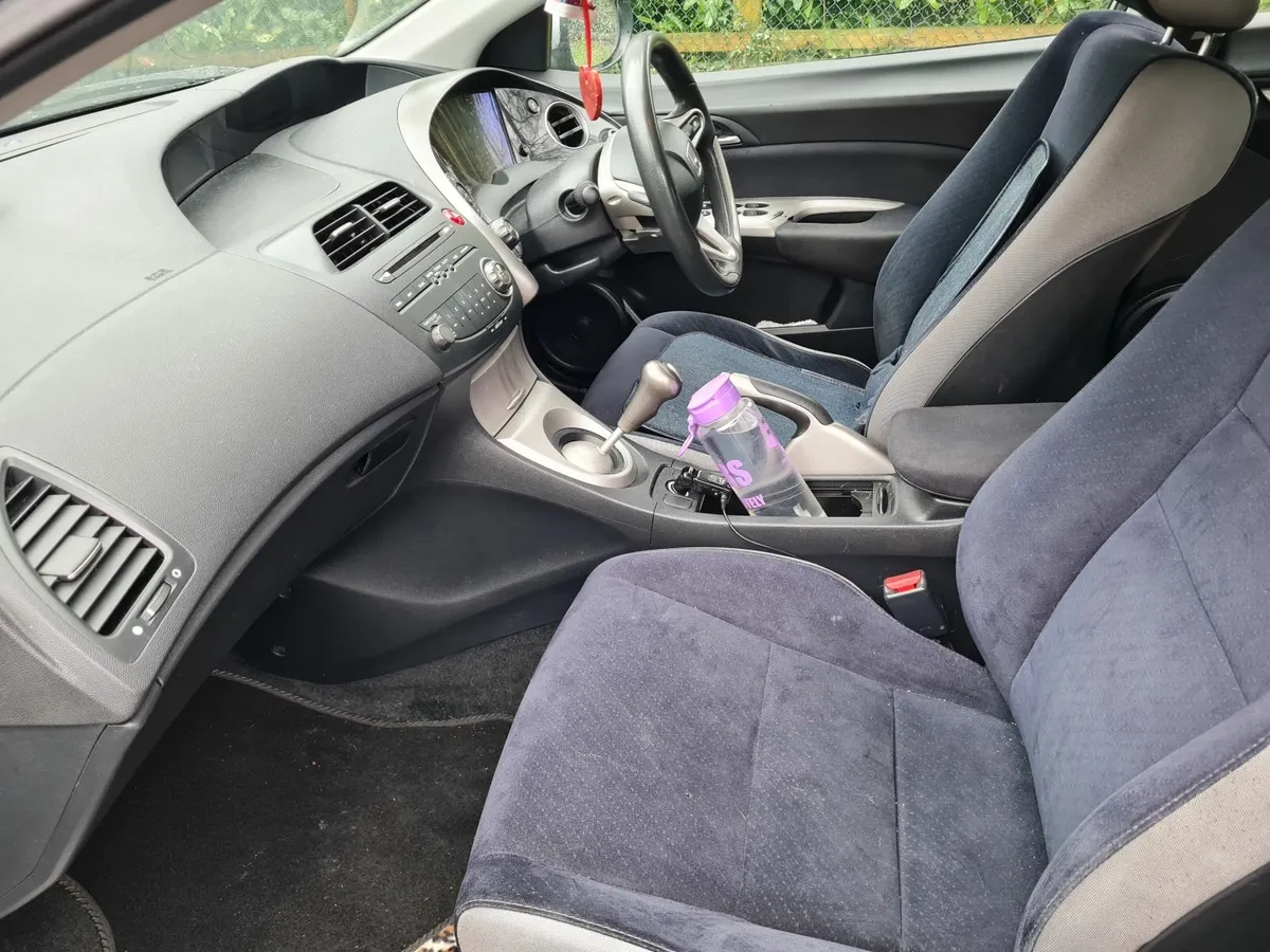 Older reliable Honda Civic - Image 3