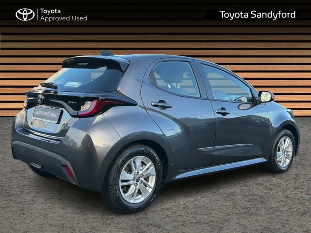 Toyota Yaris HYBRID LUNA // REAR CAMERA // TOYOTA - Image 2