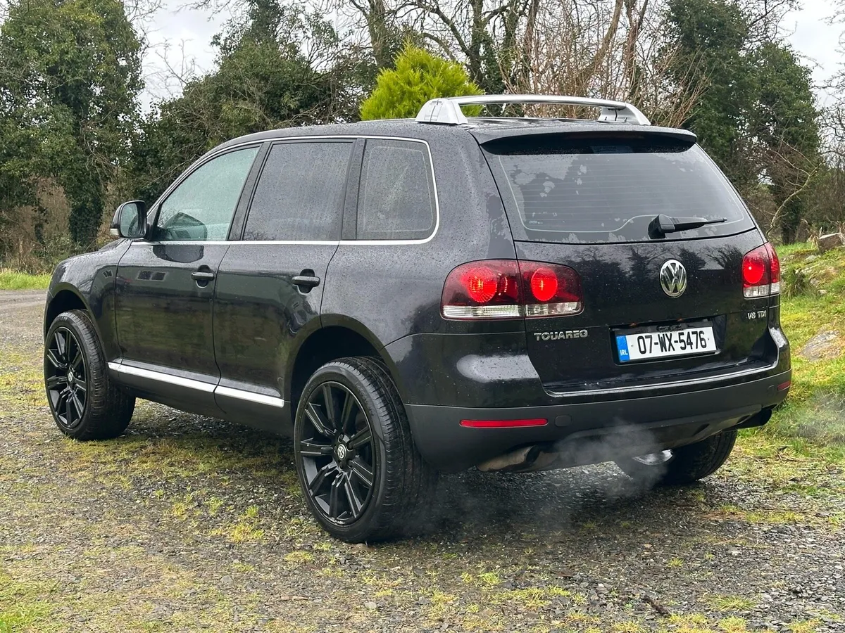 VW Touareg 3.0TDI V6 Crew Cab 5 Seats - Image 2