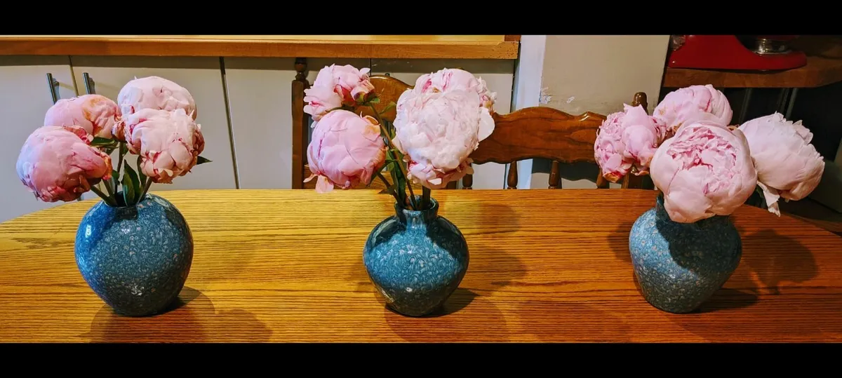 Gorgeous matching blue vases - Image 1