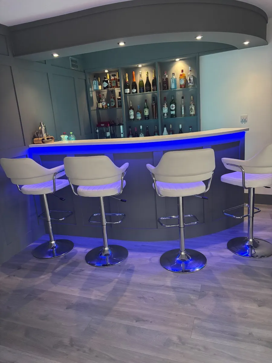 Bar stools - Image 1