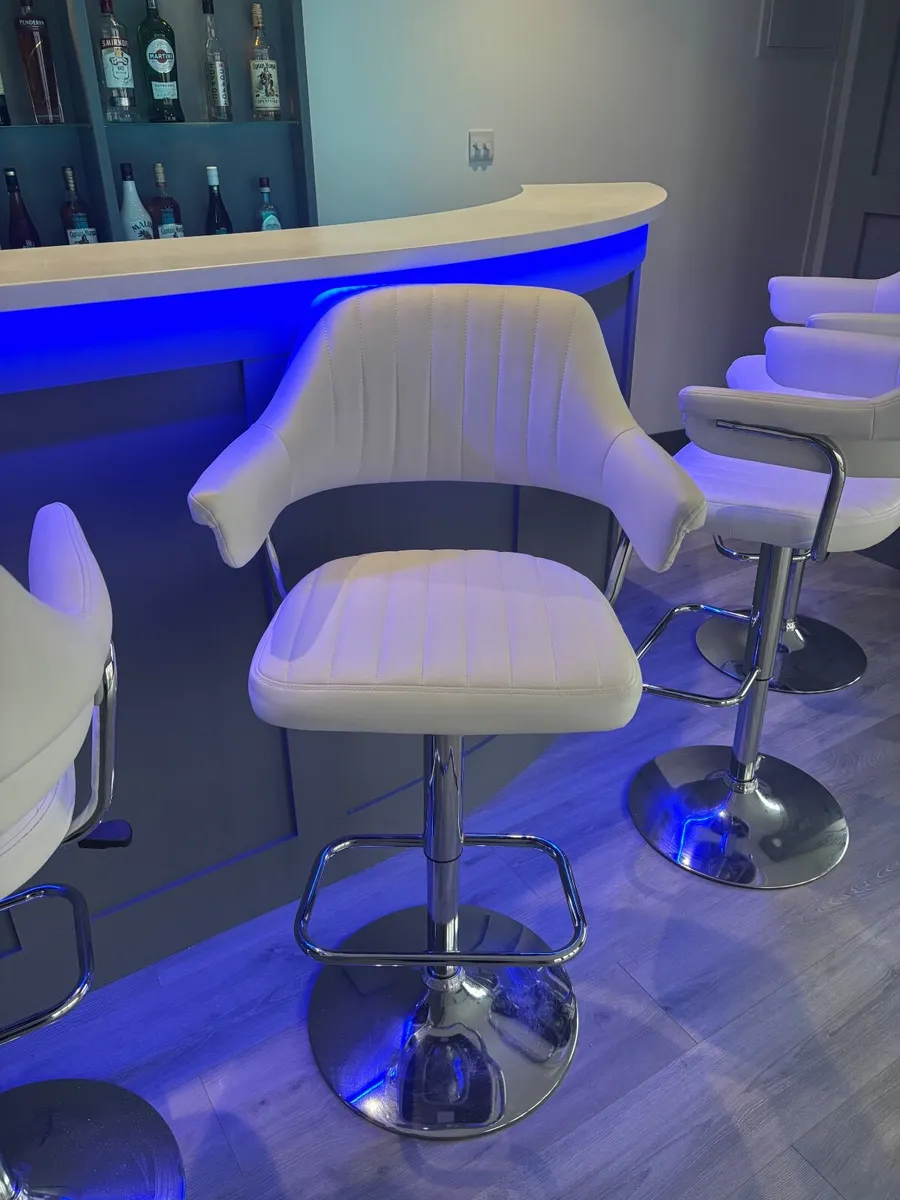 Bar stools - Image 2
