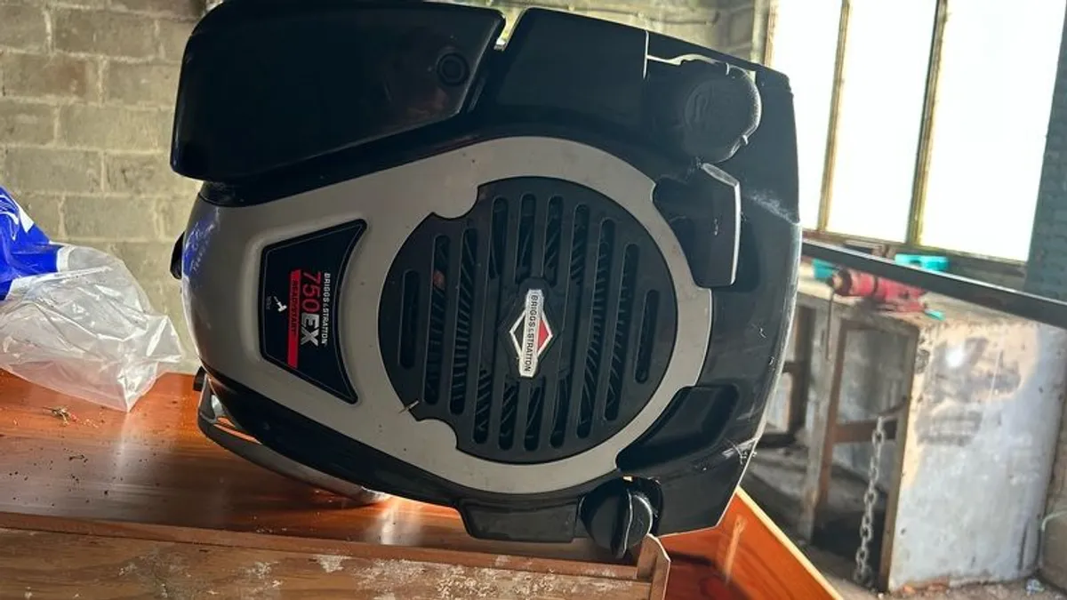 Push Lawnmower - Briggs & Stratton 750ex - Image 2