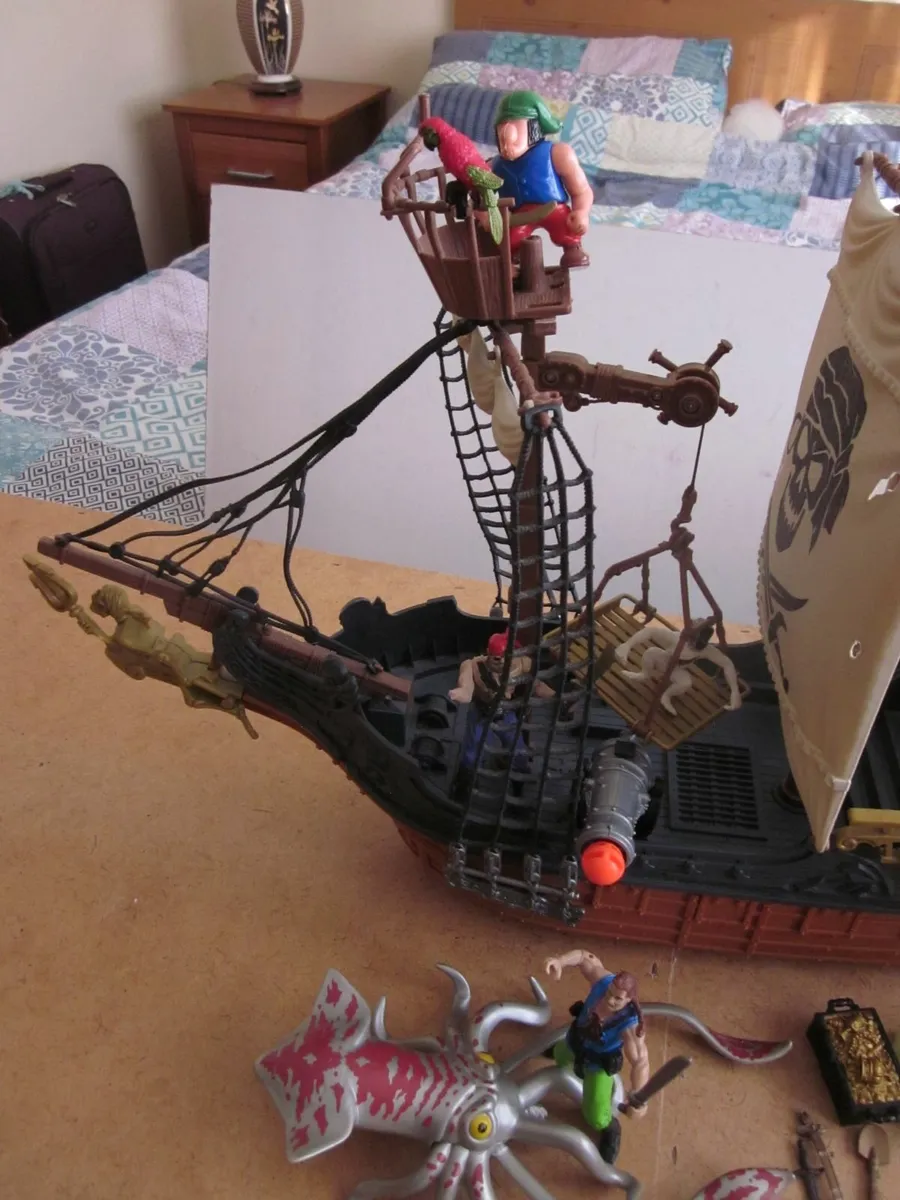 Pirate Ship Chap Mai Shoots Cannons Roll Along - Image 3