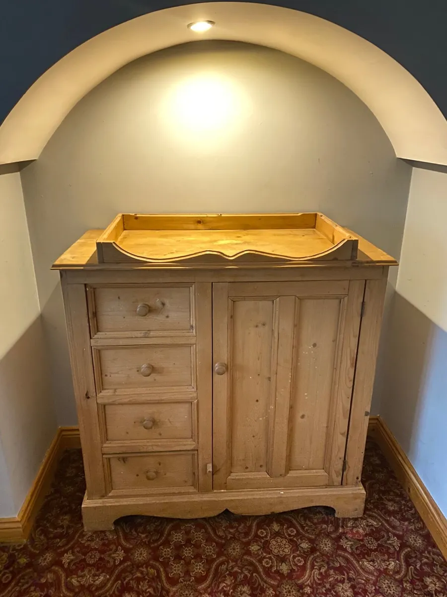 Solid Pine 4 drawer dresser - Image 1