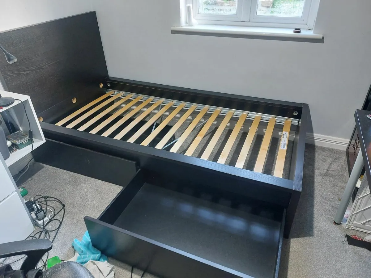 Single bed - Image 2