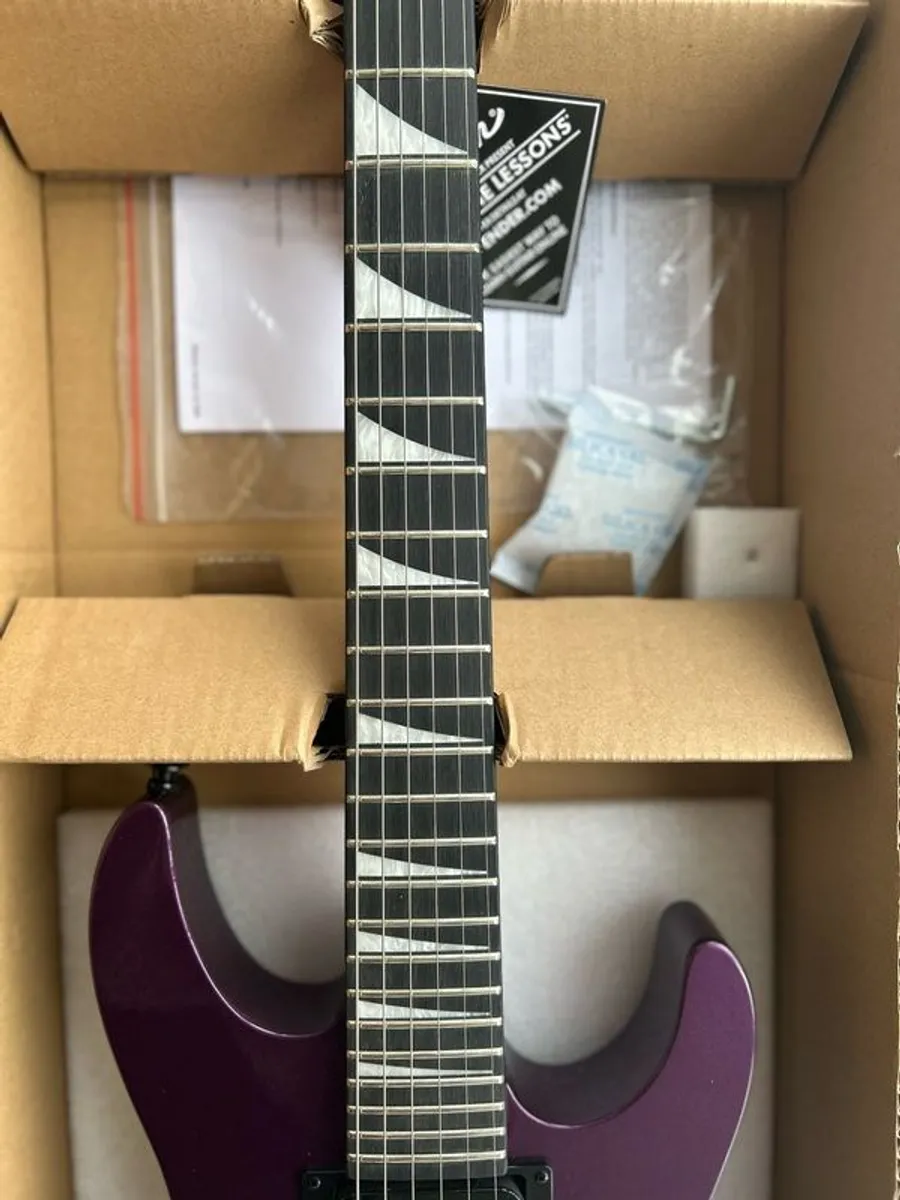 electric guitar - Image 4