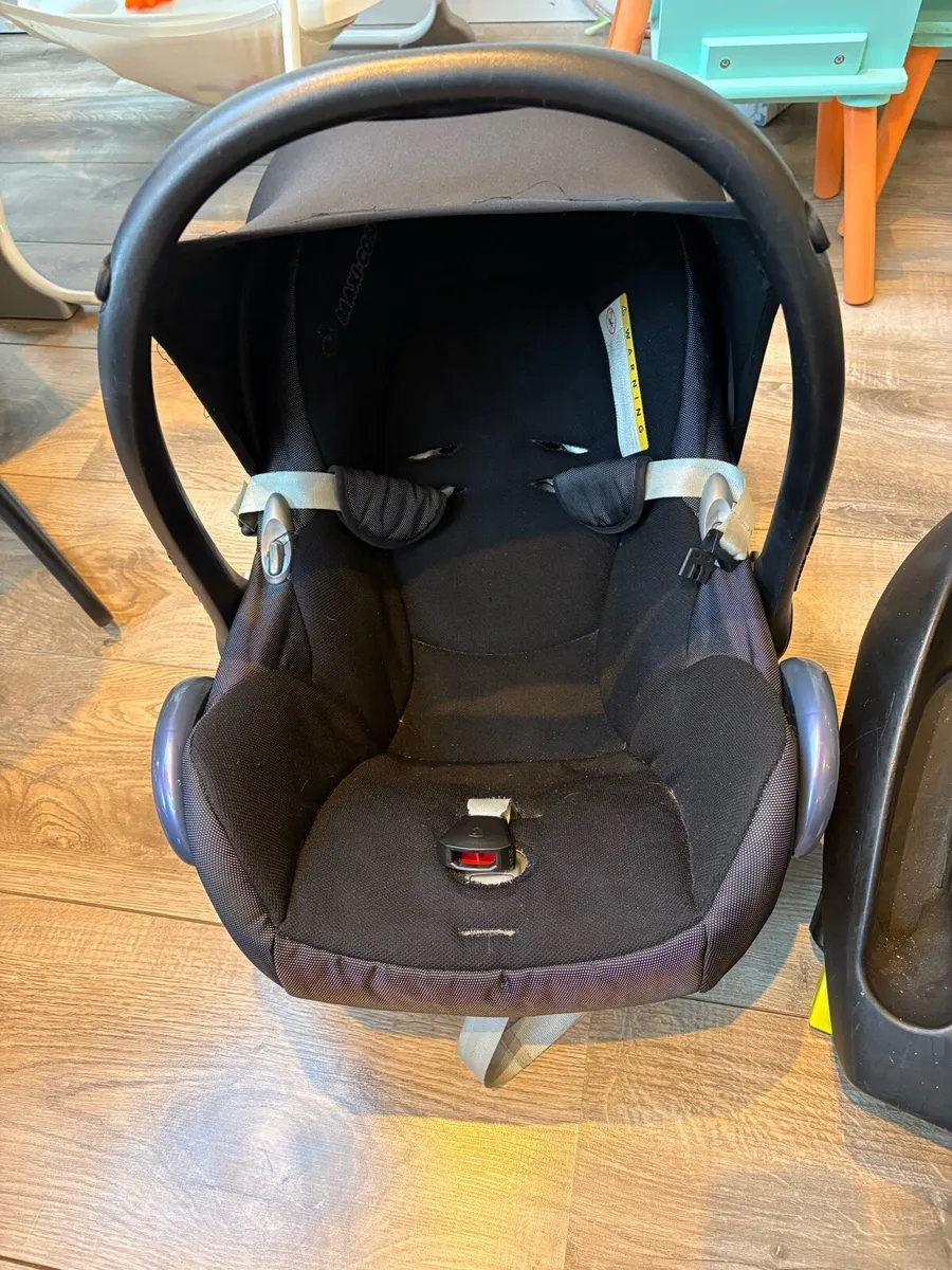 Maxi cosi car seat and base - Image 2
