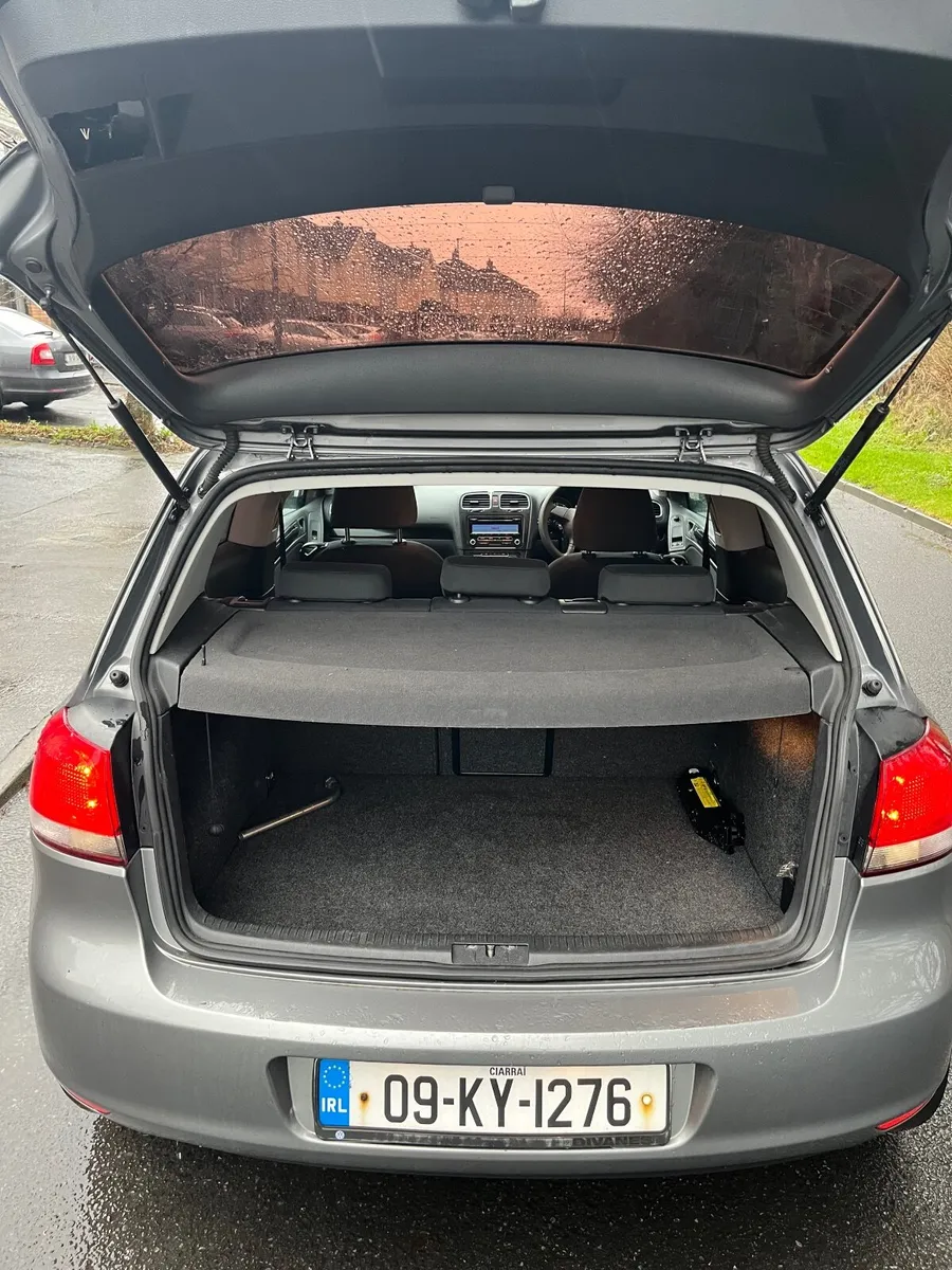 Volkswagen Golf 2009 - Image 2