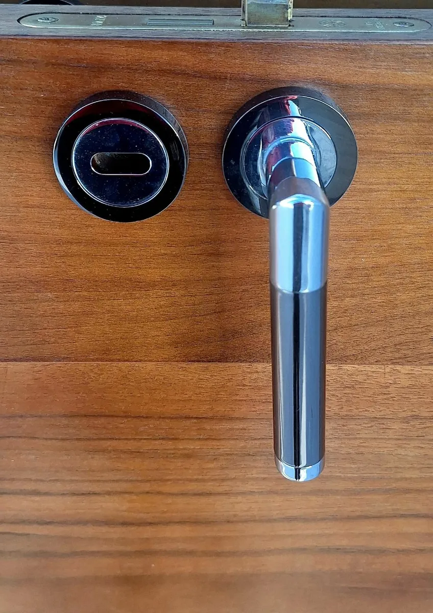 5 Walnut doors - Image 2