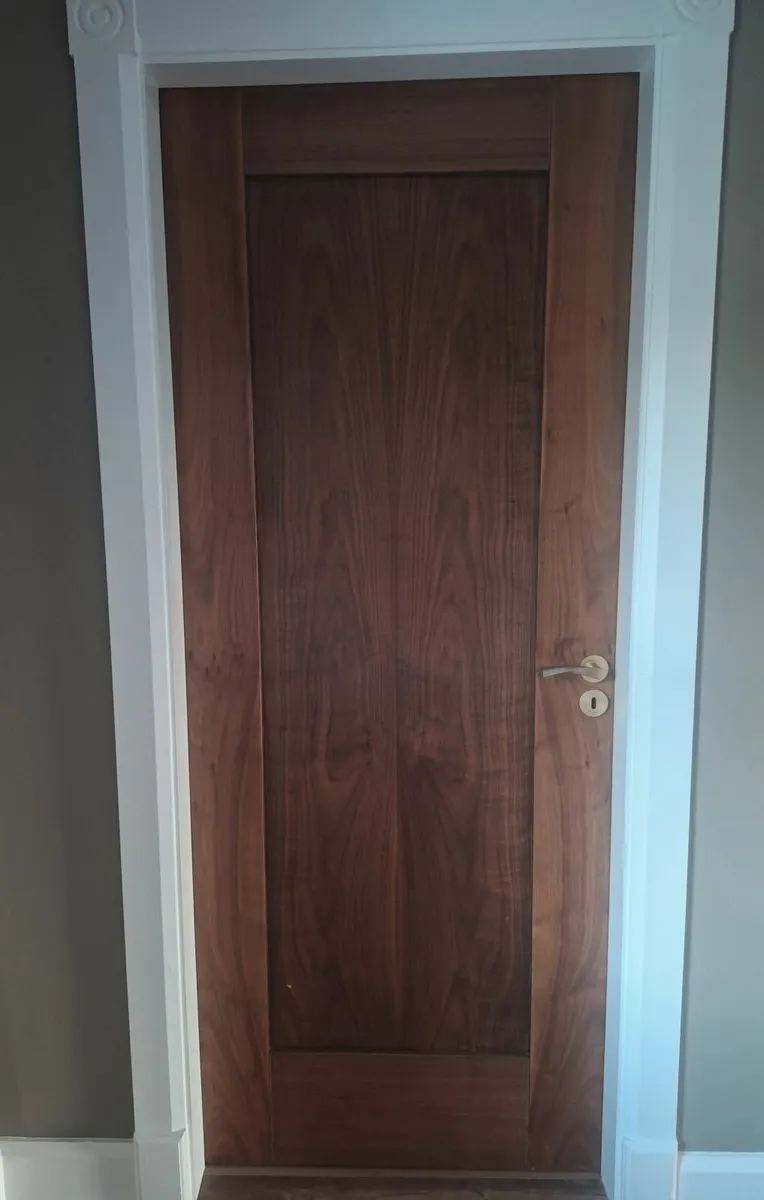 5 Walnut doors - Image 1