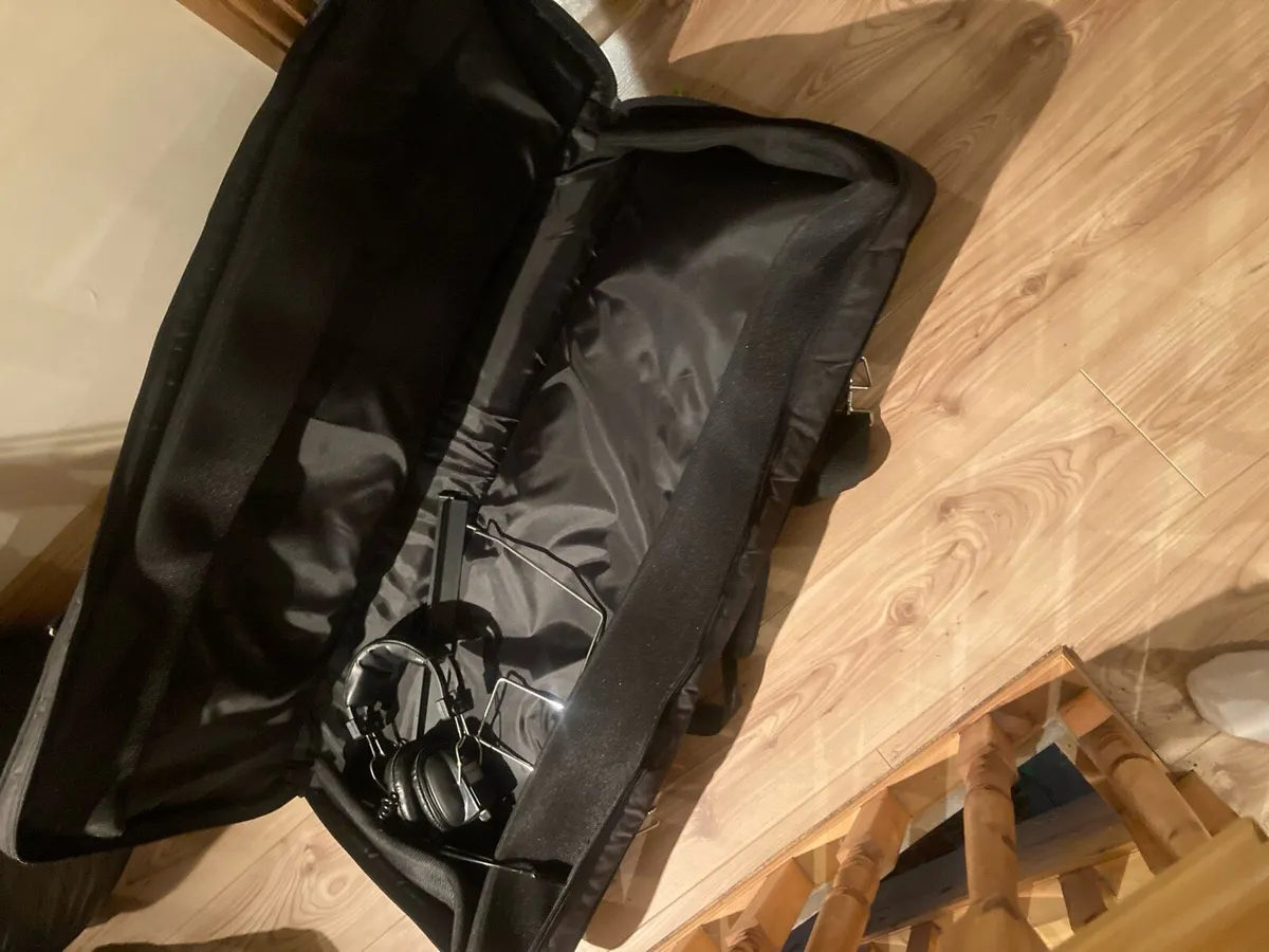 Roland E-16 - Image 2