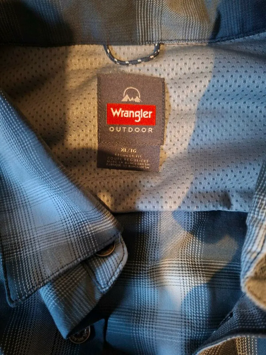 Brand New Wrangler Men's Outdoor Long Sleeve Shirt - Image 4