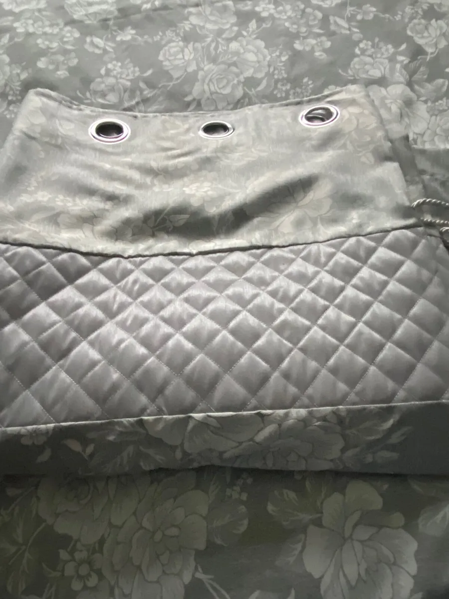 Grey/Silver Curtains Duvet set - Image 2