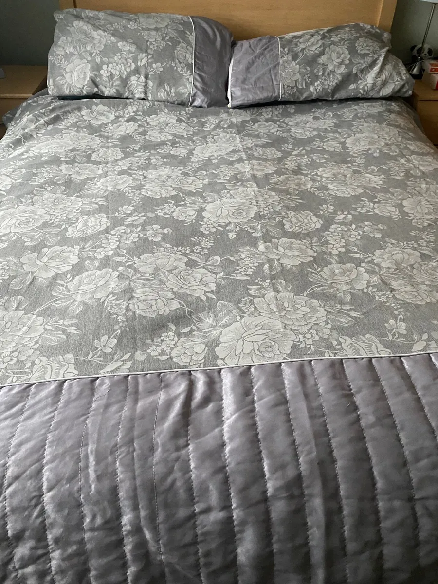 Grey/Silver Curtains Duvet set - Image 4