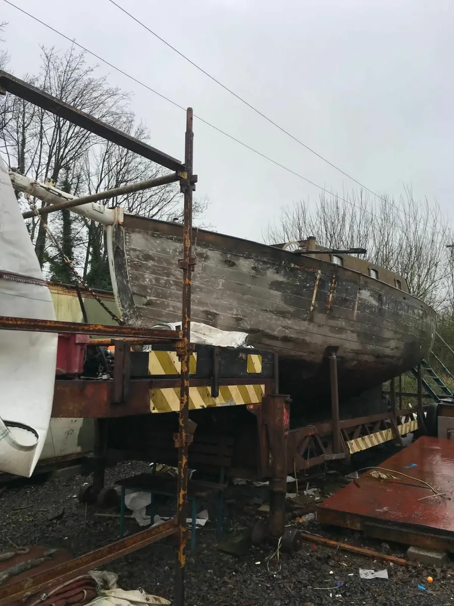 Boat and accessories - Image 4