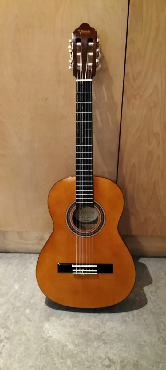 Valencia guitar - Image 1
