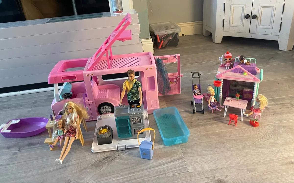 Barbie Camper Van, Chelsea House & Dolls - Image 1