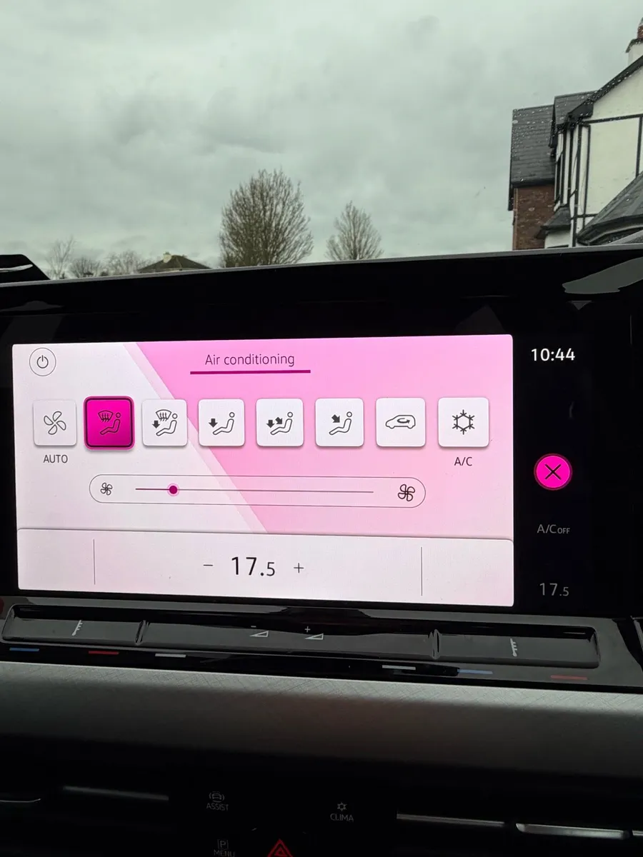 Vw golf 2023 diesel R line style - Image 4