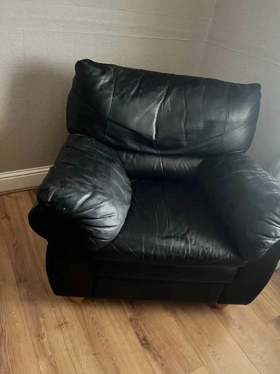Black leather couch - Image 1