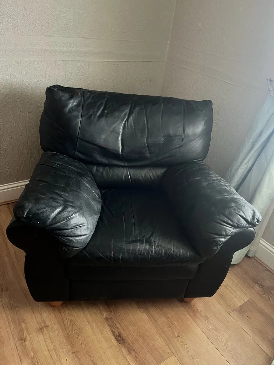Black leather couch - Image 2