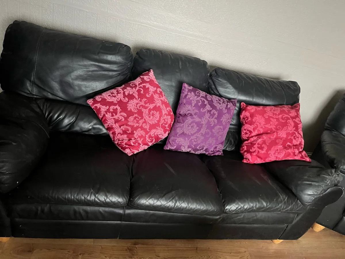 Black leather couch - Image 3