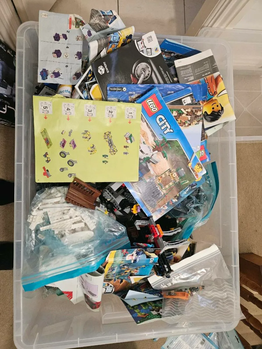 Assorted Lego sets - Image 1