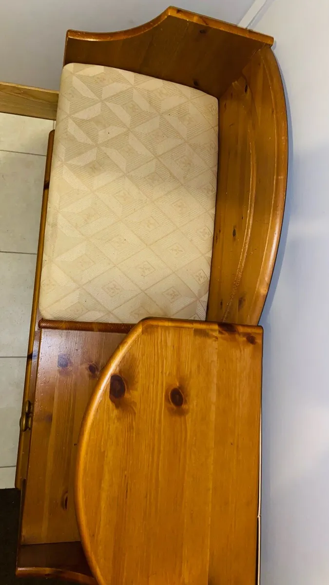 Phone seat - Image 1