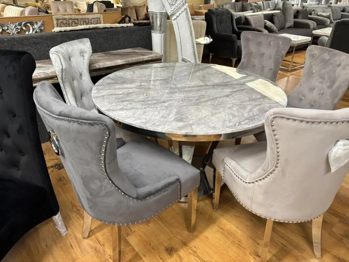 Round Kitchen Dining Table With Chairs - Image 4