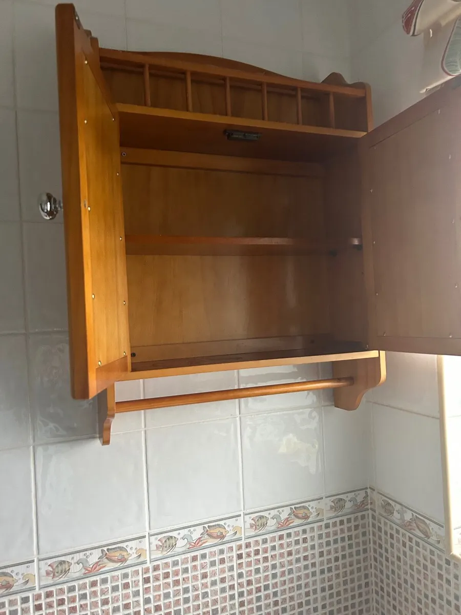 Bathroom cabinets - Image 1