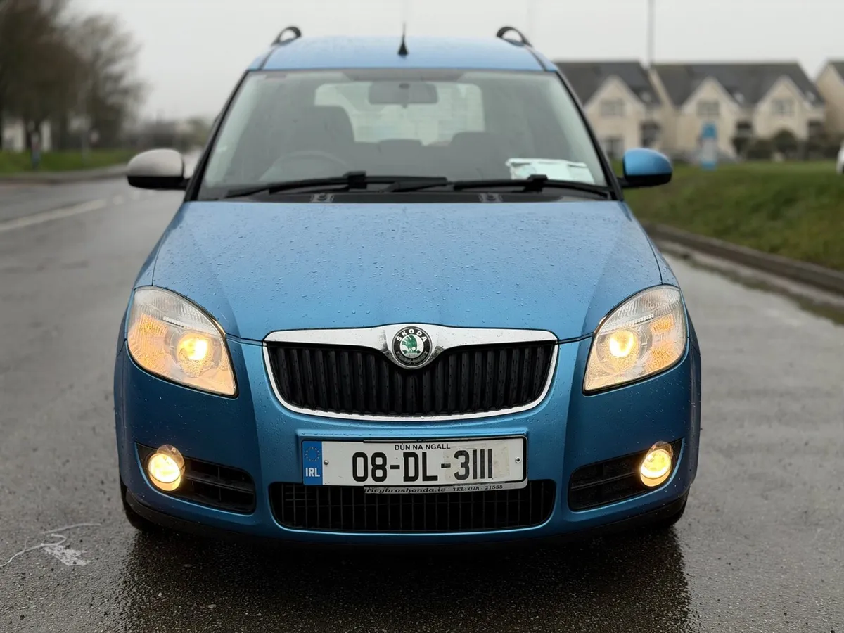 Skoda Roomster AUTOMATIC. LOW KM - Image 3