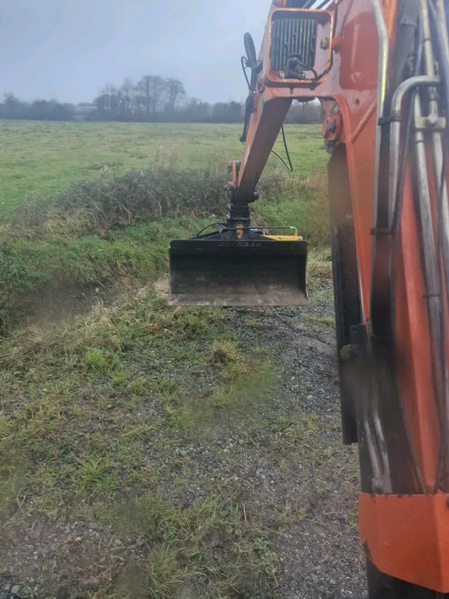 Tilt bucket for mini digger - Image 2