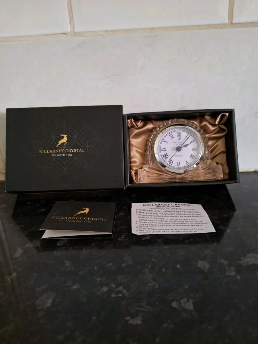 Lovely miniature Killarney crystal clock see size - Image 1