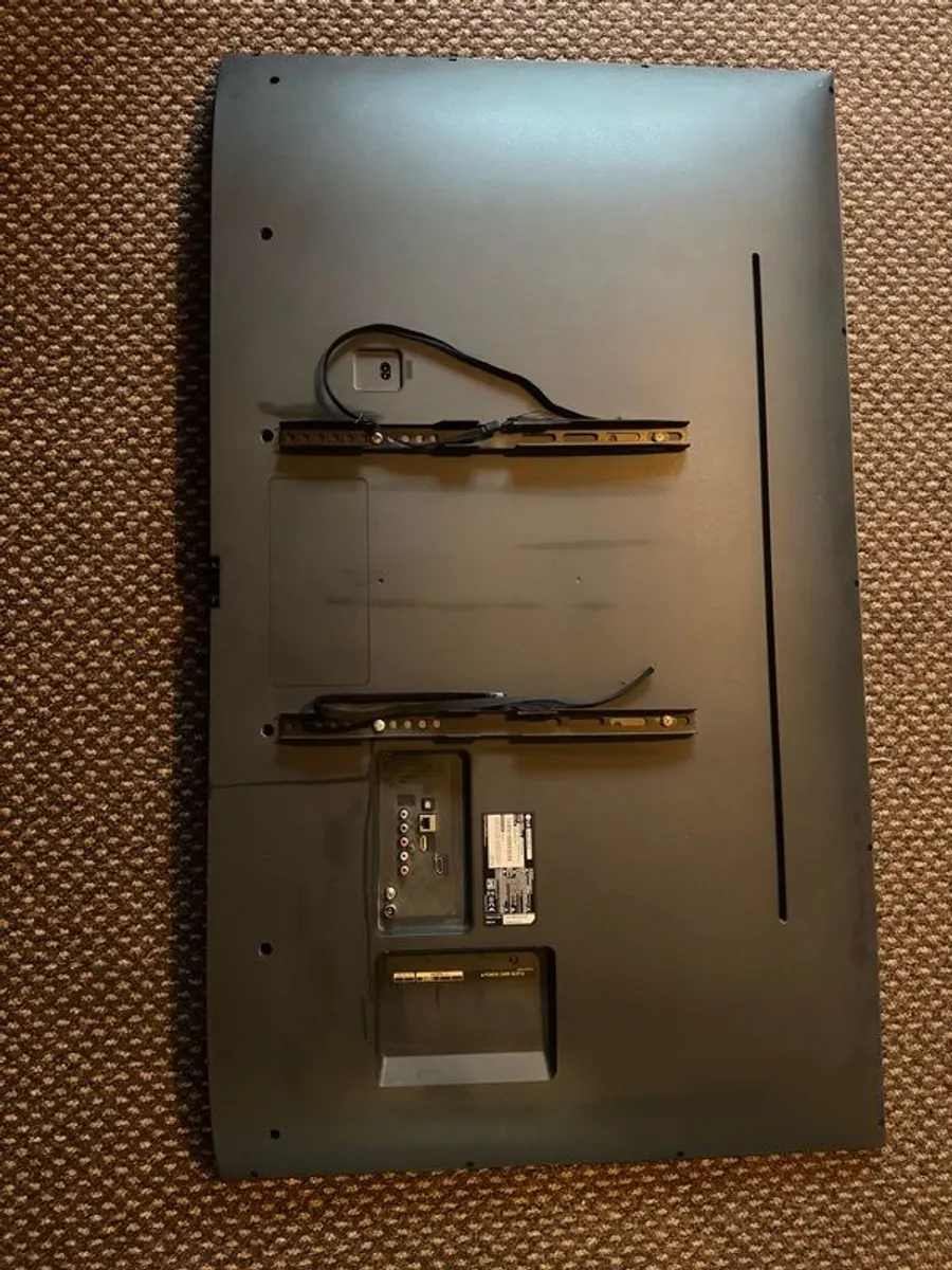 56" Lg Smart Tv - Image 2